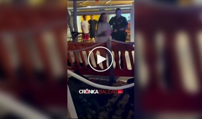 Irish tourist attacks passersby and quarrels with police officers