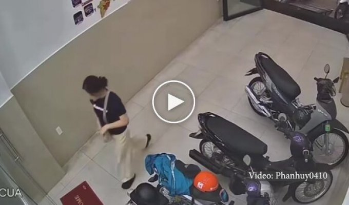A girl didn't notice a glass door and crashed into it
