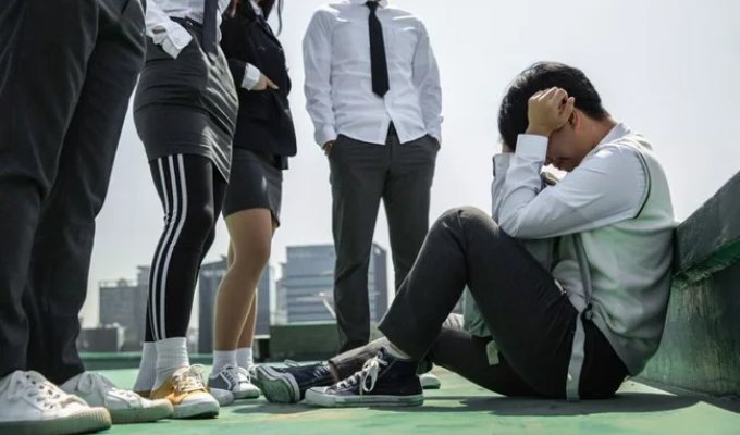 Южнокорейские вузы начали отказывать в поступлении школьным хулиганам (2 фото)