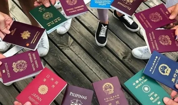 Почему в мире для обложек паспортов используют только четыре цвета (6 фото)