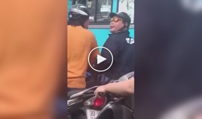 Сварка на скутерах перетворилася на конкурс плювків прямо посеред вулиці