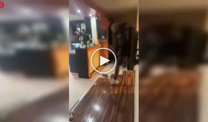 Болельщики устроили погром в доме