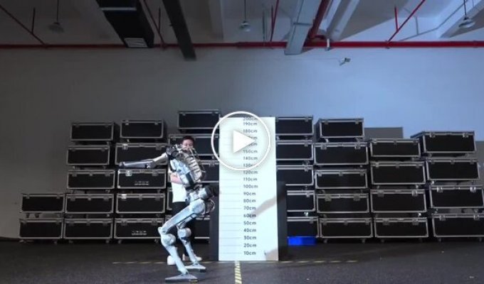 The Chinese taught their robot to jump two meters