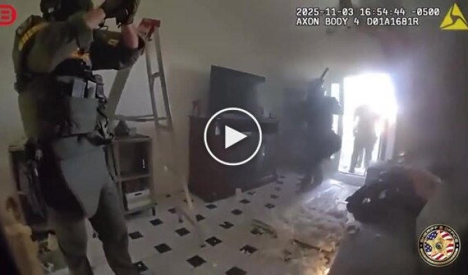 An escape plan failed: a Florida man fell from the ceiling into the arms of special forces