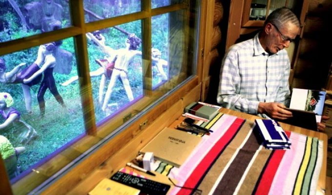 14 інфарктів, 3 збожеволіли, 1 млн туристів щорічно: що створив у лісі рядовий робітник заводу (12 фото)