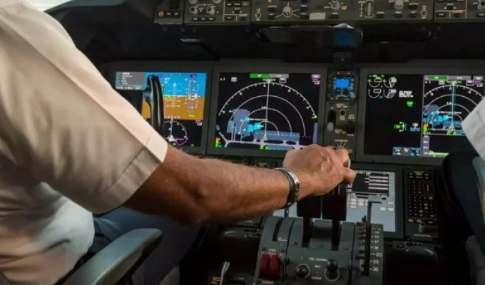 Пілот American Airlines поділився скріншотом зарплати - у всіх відвисла щелепа (4 фото)