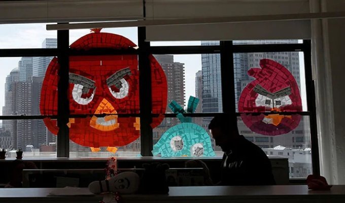 So, It's War! How a Post-It Note Battle Went Between Two Office Buildings (13 photos)