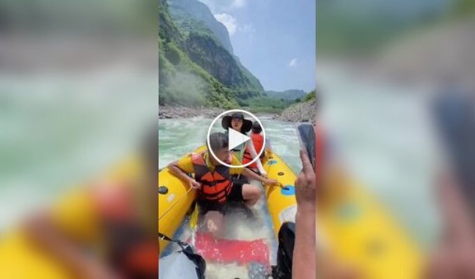 A man felt sorry, who agreed to go rafting on a mountain river
