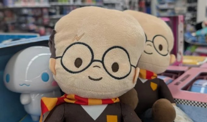 A selection of failed toys of famous characters (13 photos)