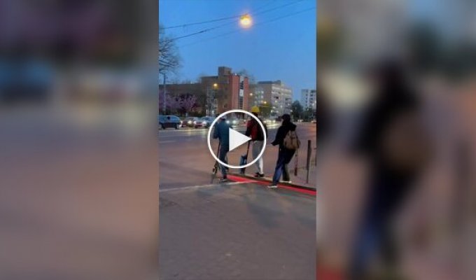 В Угорщині якісь генії зібрали божевільний самокат на чотирьох осіб