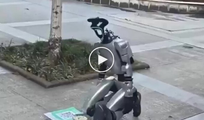 In China, homeless people began using robots to collect alms