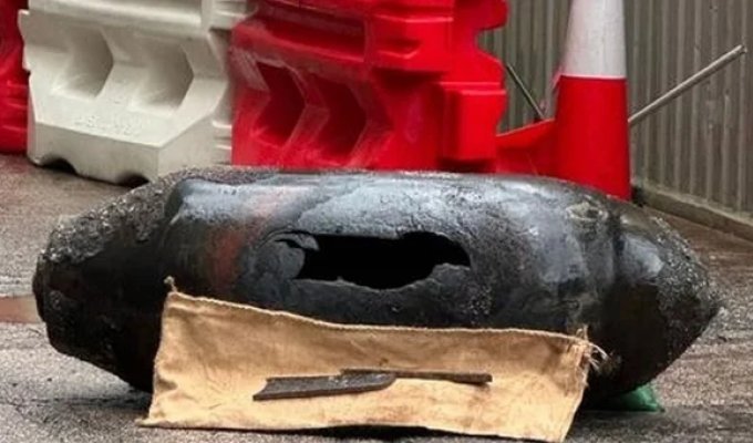 Тысячи людей эвакуированы в Гонконге после обнаружения неразорвавшейся бомбы времён Второй мировой войны (5 фото)