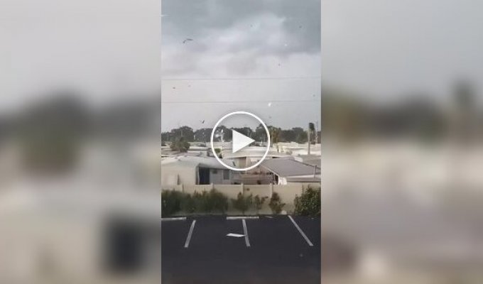 Tornado demolishes house in USA