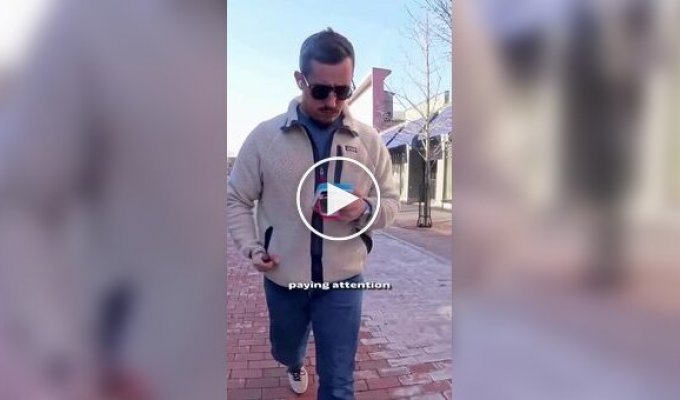 Чехол для вечно залипающих в смартфон людей