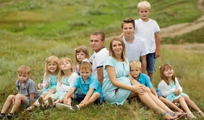 The Debate on Poverty and the Birth Rate (3 photos)