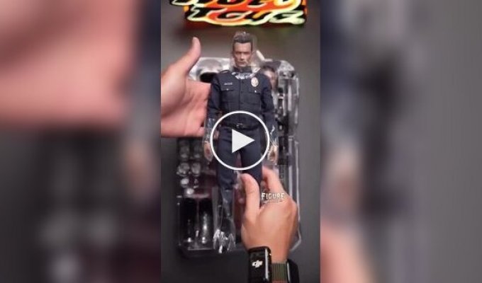 Реалистичная фигурка Т-1000 с множеством проработанных деталей