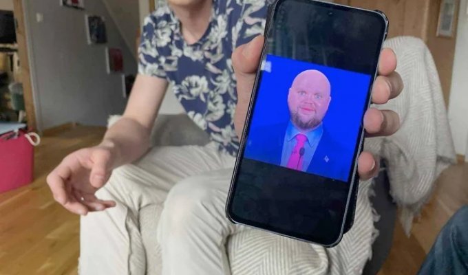 A Norwegian was banned from entering the US because of memes with a bald J.D. Vance (3 photos)