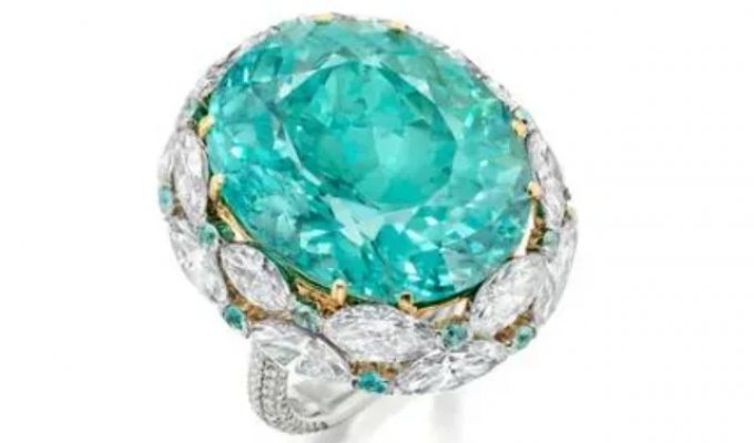 Scarce neon: The remains of the mined-out Paraiba tourmalines are being sold at auction at Phillips (3 photos)