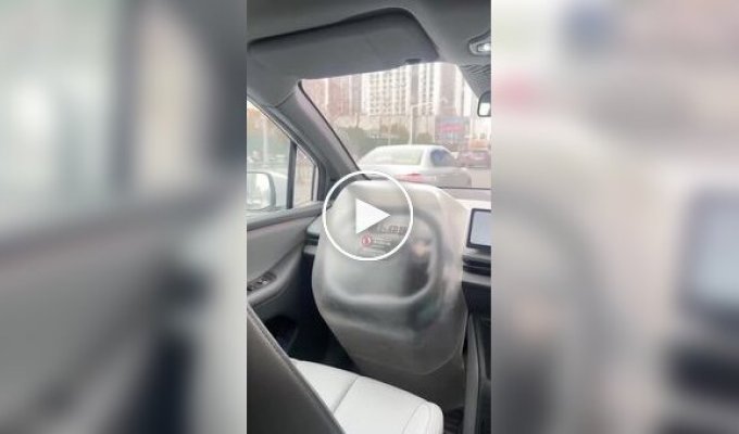 В Китае начали устанавливать заглушки на руль в роботакси