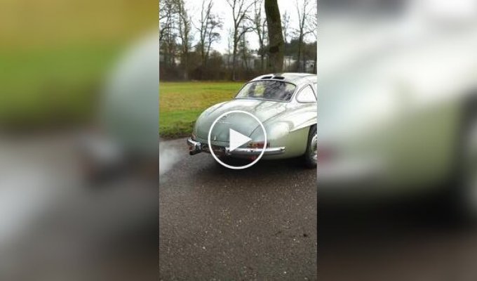 Красивый дизайн и звук модели Mercedes-Benz 300SL
