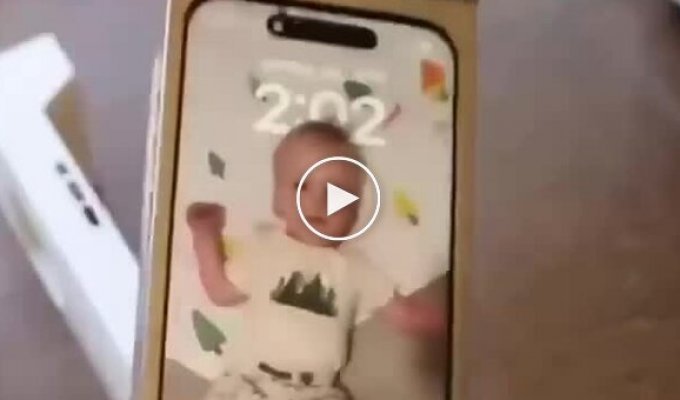 Американец создал 3-киллограмовый чехол для iPhone для борьбы с зависимостью