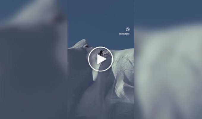 Спуск по майже прямовисному схилу