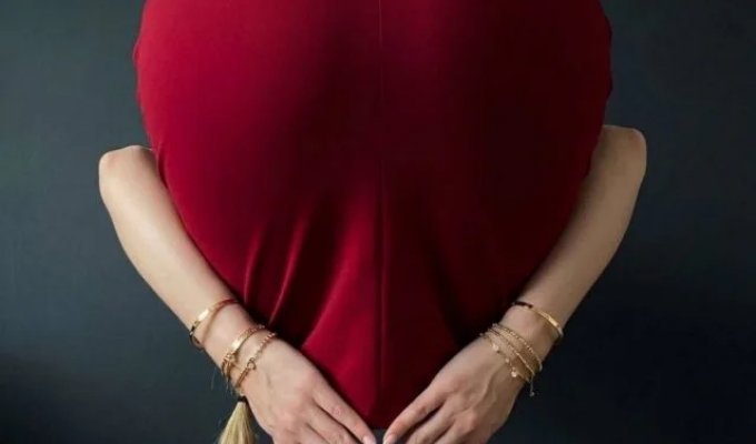 Новий тренд із Японії — дівчата намагаються зобразити серце за допомогою п'ятої точки (8 фото)