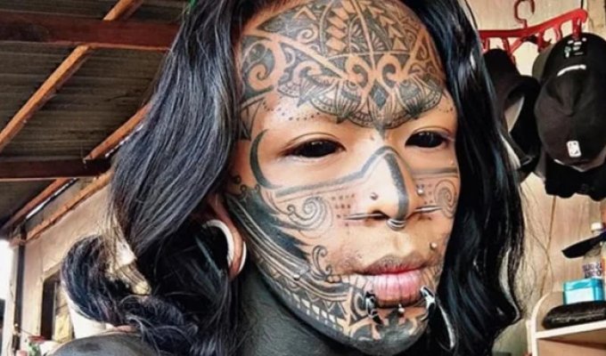 Filipina with ‘Demonic’ Tattoos Ambushed by Exorcist on Bus (8 Photos)
