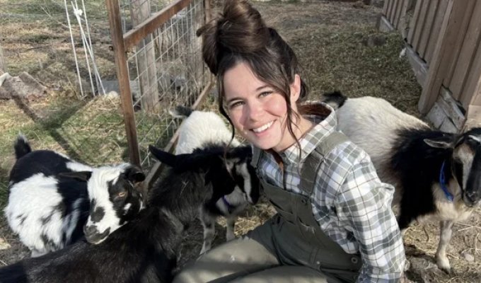 American woman stocked up on food for 10 years (4 photos + 1 video)