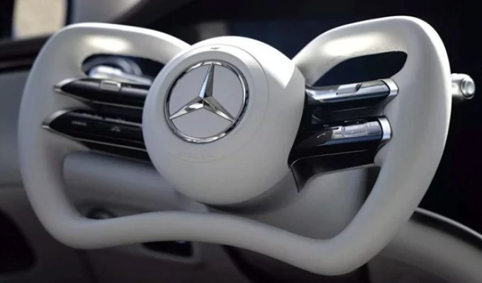 Новые автомобили Mercedes-Benz получат штурвал вместо круглого руля (3 фото + 1 видео)