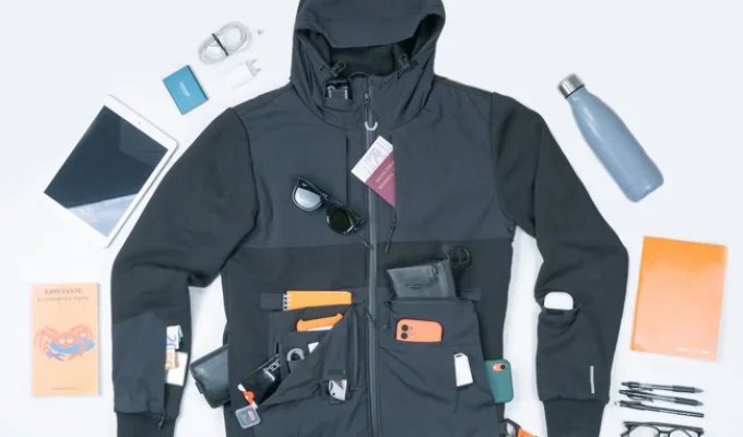 Italians released a sweatshirt with 28 pockets (3 photos + 1 video)
