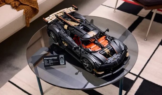 A full-size Lego Koenigsegg sets a speed record (6 photos)