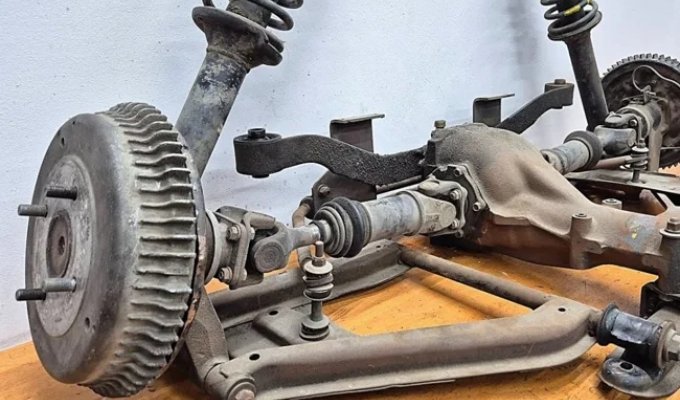 An Addictive Video of a Car's Rear Axle Restored (1 photo + 2 videos)