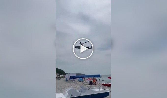 The Russian Ka-52 helicopter makes holidays in occupied Crimea more enjoyable for the occupiers on the beach