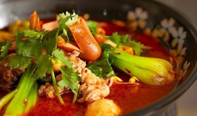 Chinese soup that brings a storm of emotions (4 photos + 1 video)