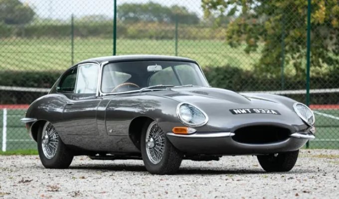 Mr. Bean is selling his Jaguar E-Type (9 photos)