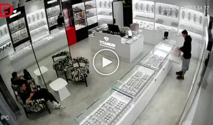 Smoke trap: A jewelry store employee foils an attempted robbery