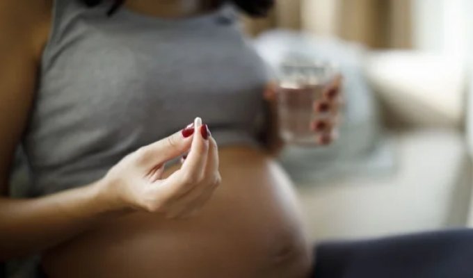 Приём парацетамола во время беременности связали с аутизмом у детей (4 фото)