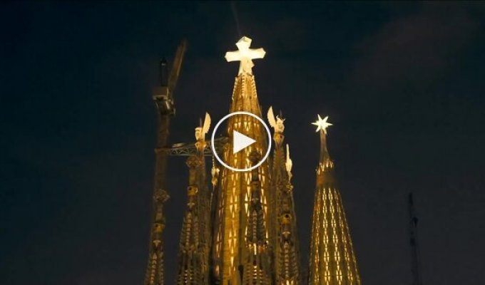 The Sagrada Familia was opened and consecrated in Barcelona: the world-famous building took almost 150 years to build