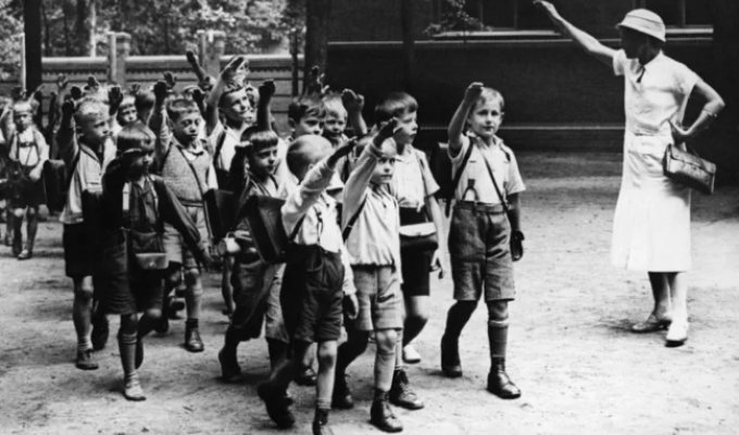 What life was like for children in Nazi Germany: from primers to concentration camps (16 photos)
