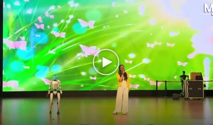 Technological Performance: A robot nearly knocked a singer off her feet