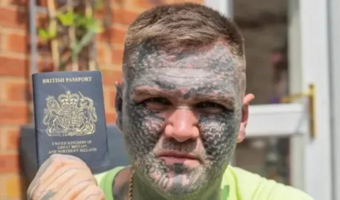 A man flew to Dubai on vacation, but he was deported (4 photos)