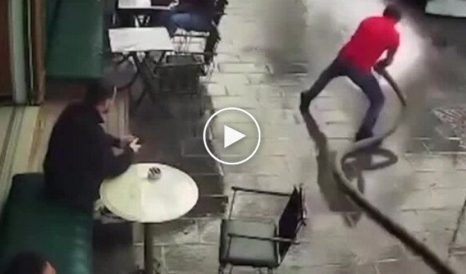 In Istanbul, a cafe owner decided to clean up the front of his establishment, but overdid it
