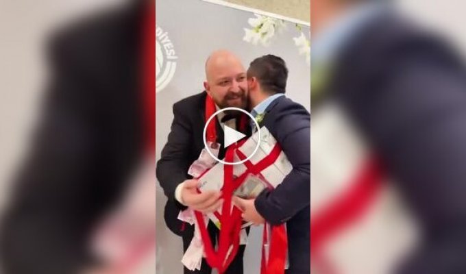 Жених в Турции получил на свадьбу высокотехнологичный подарок от друзей