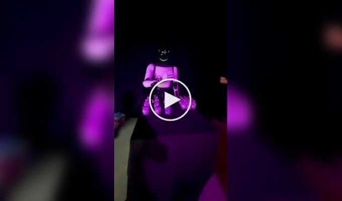 Компания Tesla случайно раскрыла, что их роботами управляют дистанционно