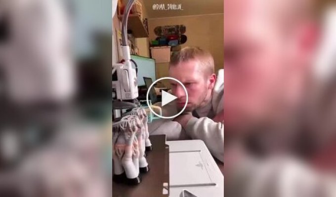 A bathtub plug in the style of a "Chicago funeral"