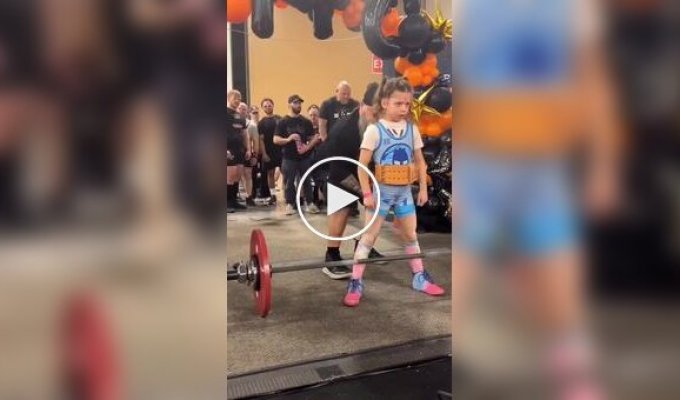 9-річна дівчинка встановила рекорд, піднявши штангу в три рази важче себе