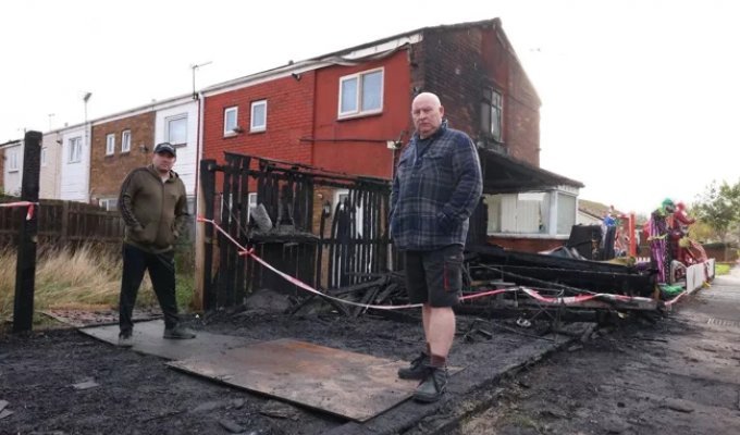 A Man Spent 19 Years on a Halloween Installation That Was Set on Fire Out of Envy (3 photos)