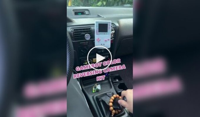 Энтузиаст превратил ретро-консоль в камеру заднего вида
