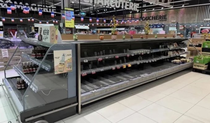 Продуктовый кибертеррор во Франции (3 фото)